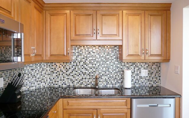 South Seas Tower 4-1711