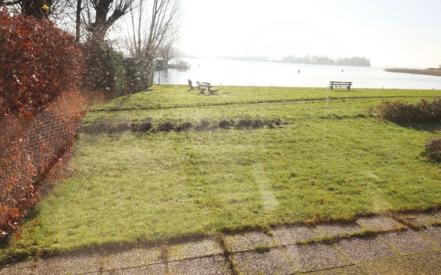 Sunny Apartment Directly on the Heegermeer