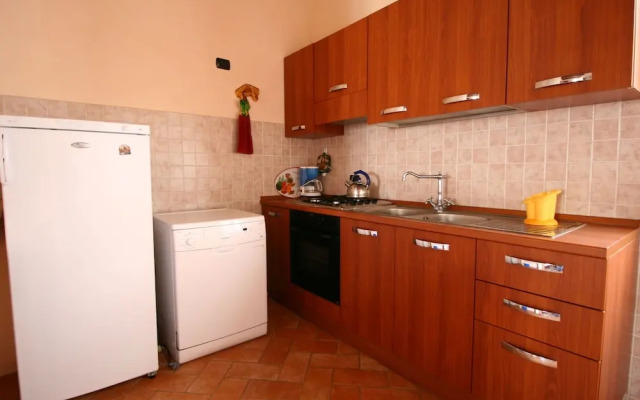 Farmhouse in Asciano With Pool & BBQ