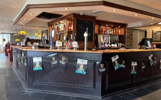 Savoy Country Inn