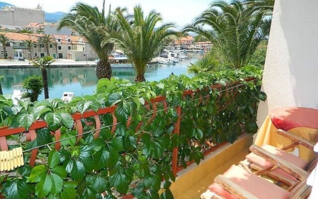 Apartments and Rooms Darinka