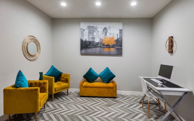 Super 8 by Wyndham Kingwood Houston North