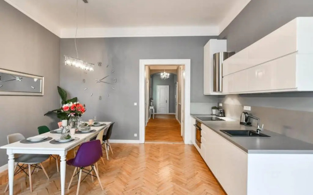 Cosmopolitan Central Prague Apartment