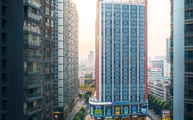 James Joyce Coffetel·Nanning Guangxi University Luban Road Metro Station