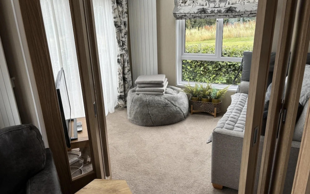 Edinburgh Lodge-sleeps 6-pet Friendly-beach&views