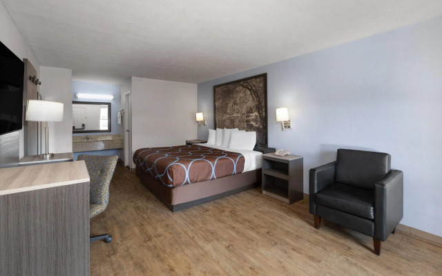 Super 8 by Wyndham Covington