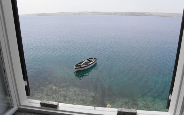 Neda - 5 m From sea - SA1