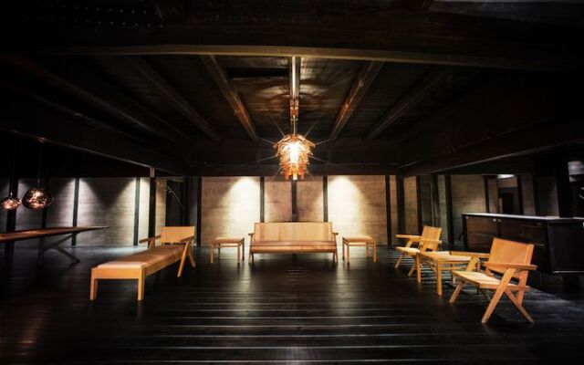 The Expedition Hotel Zenagi