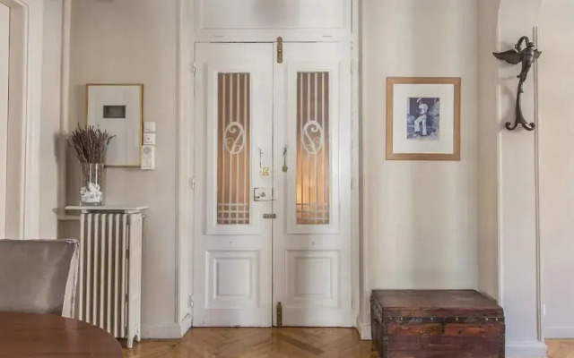 Spacious Apartment in Plaka Athens A3