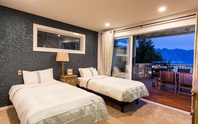 Sagittarius DH Lake View Villa