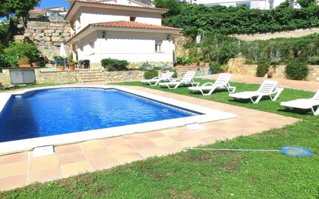 Villa - 3 Bedrooms with Pool - 104654