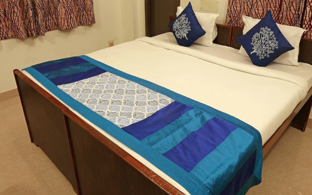 OYO Flagship 4102 GURU KRIPA