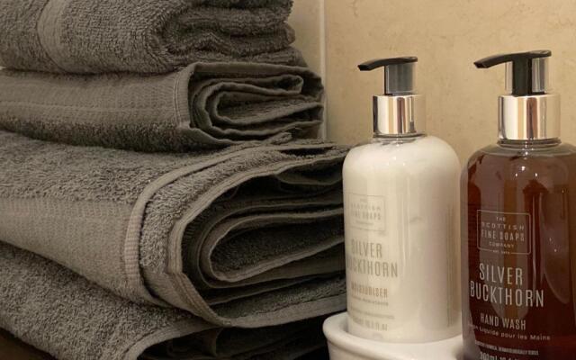 The Duplex Nairn- Spacious 3 Bedroom with sunny balcony