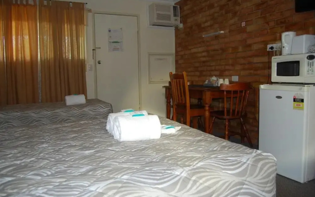 Avocado Motor Inn