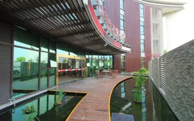 Qinheyuan Elderly Resort Hotel(Shanghai International Tourism Resort Store)