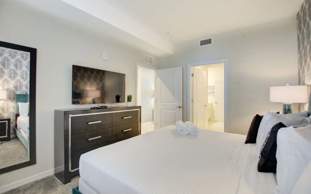 Decadent Penguin - Storey Lake by Shine Villas #704