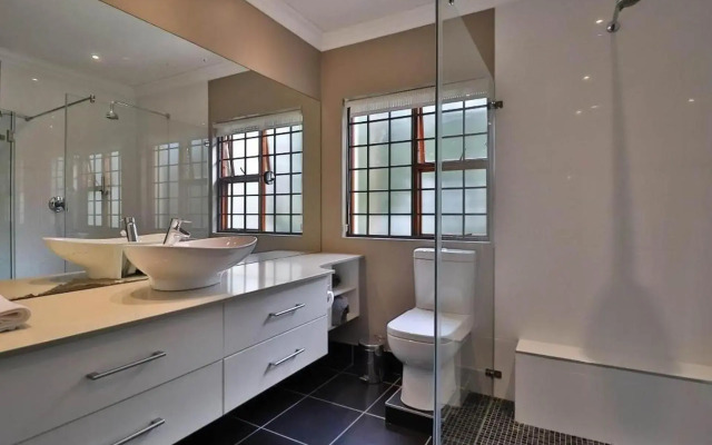 Milkwood Lodge - Hermanus