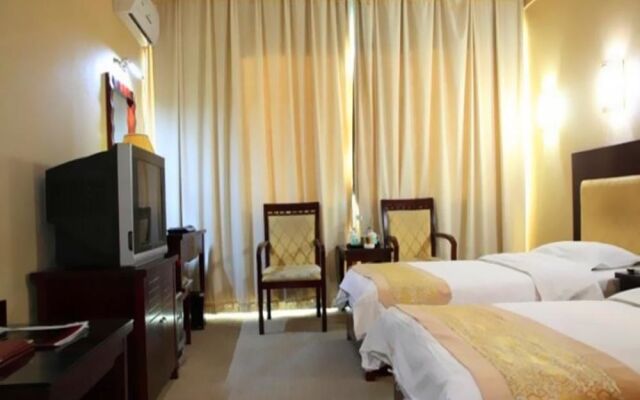 Kunming Jinggu Hotel