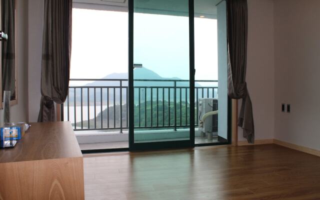 Cheongpung Resort Hill House