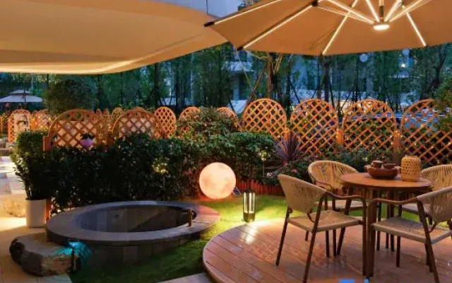 TengChong, Yi hot spring resort