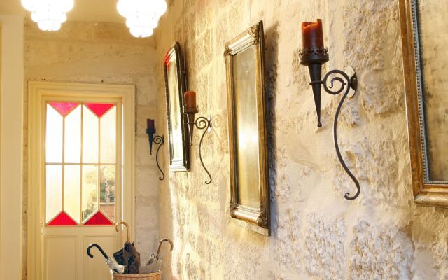 La Porte Rouge - The Red Door Inn Chambres d'Hotes