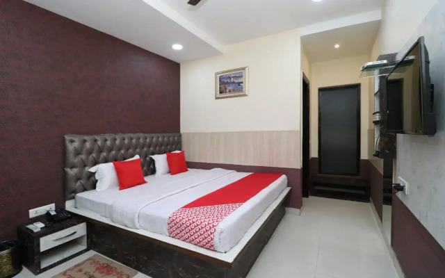 Hotel V2v by OYO Rooms