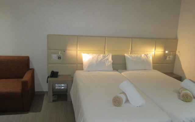 Melpo Antia Hotel & Suites