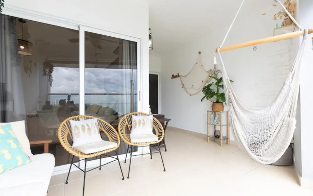 The Farallon Beach Condo by Acomodo