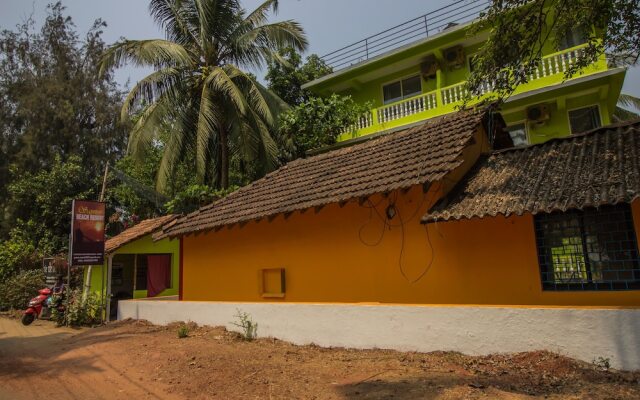 OYO 12873 Home Beach facing Studios Morjim