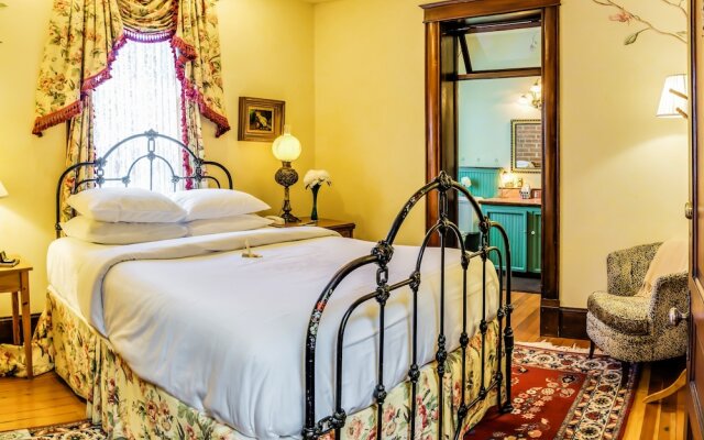 Peerless Hotel & Restaurant