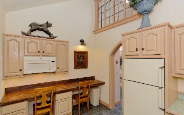 HIGHLANDS CASTLE overlooking Lake George.. plus 2 other Castles!