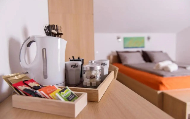 Apartment and Rooms HISA SONCA