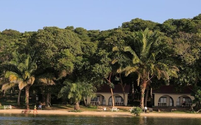 Ssese Islands Beach Hotel - Hostel