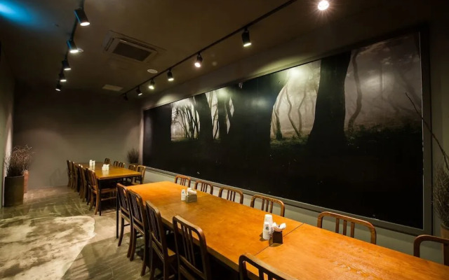 Yujin Hotel