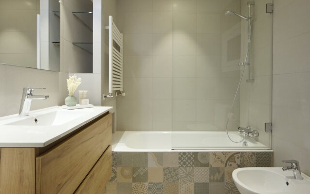Larroka Apartment by FeelFree Rentals