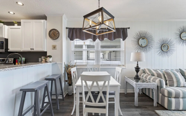 Ocean Pier Beach-view Condos