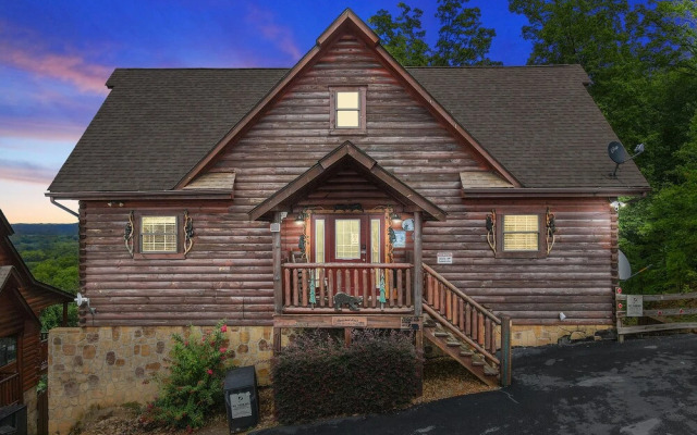 SmokyStays Bears Den Cabin