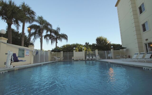 La Quinta Inn And  Suites Melbourne Viera