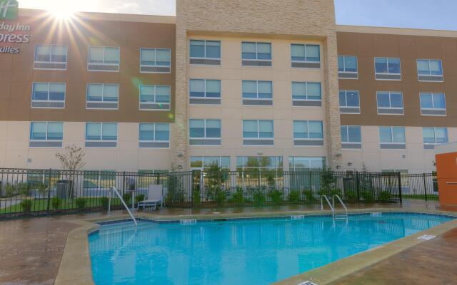 Holiday Inn Express & Suites Tulsa Midtown, an IHG Hotel