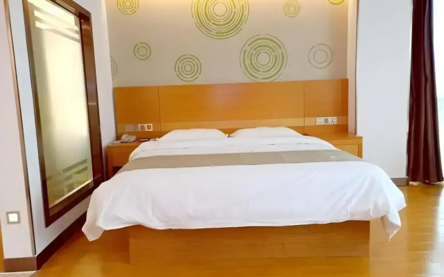 GreenTree Inn Fuyang Technician College