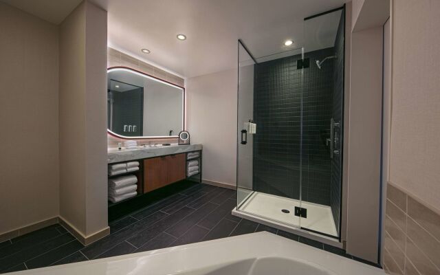 theWit Chicago, a Hilton Hotel