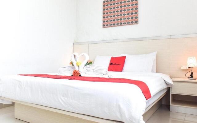 RedDoorz Plus Near Trans Studio Mall