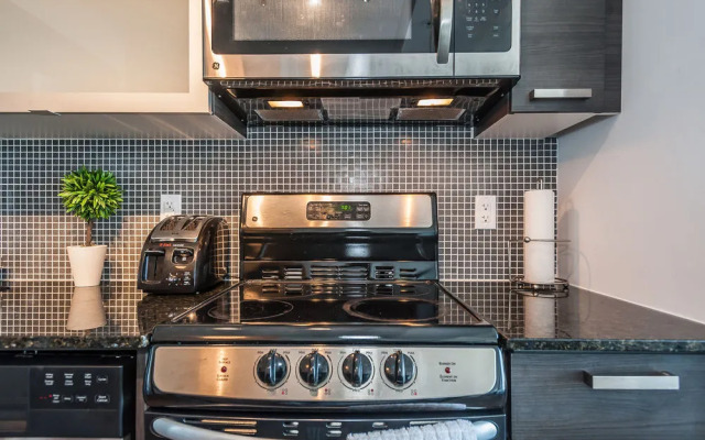 Life Suites Soho 2 Bed - 2 Bath CN Tower View