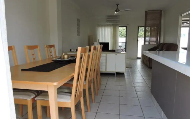 Koola Beach Apartments Bargara