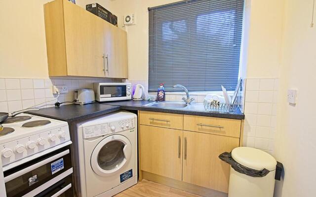 Stylish Five Star Rated Apartment