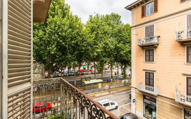 Vanchiglietta Roomy Apartment