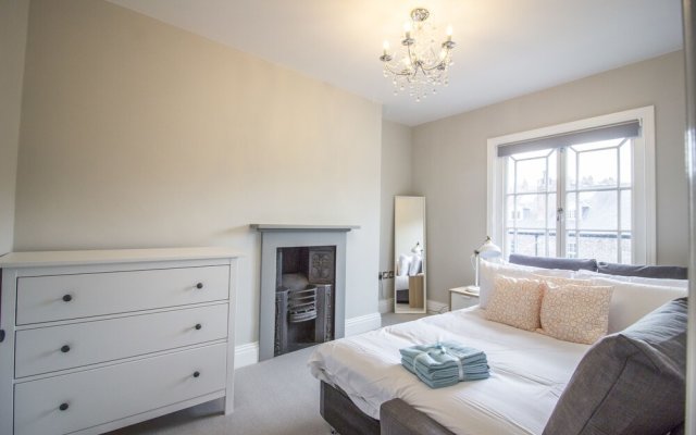 Fantastic 4/5 bed family home-mins from York Centre