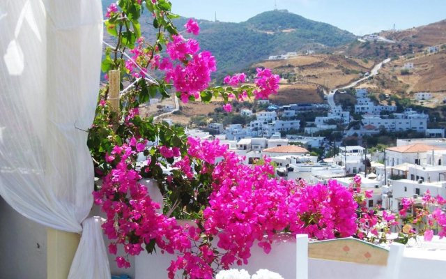 One bedroom house with city view furnished terrace and wifi at Skyros 4 km away from the beach