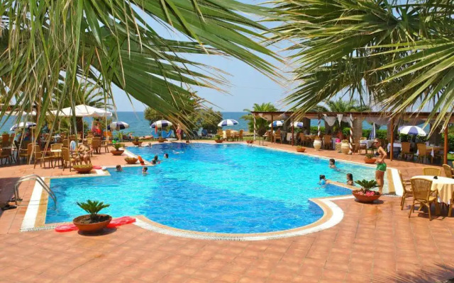 Oasis Hotel Kyparissia