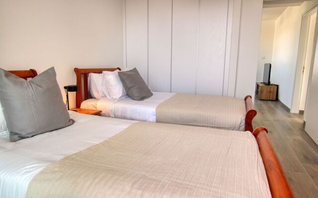 Phaedrus Living Coral Suites Bliss